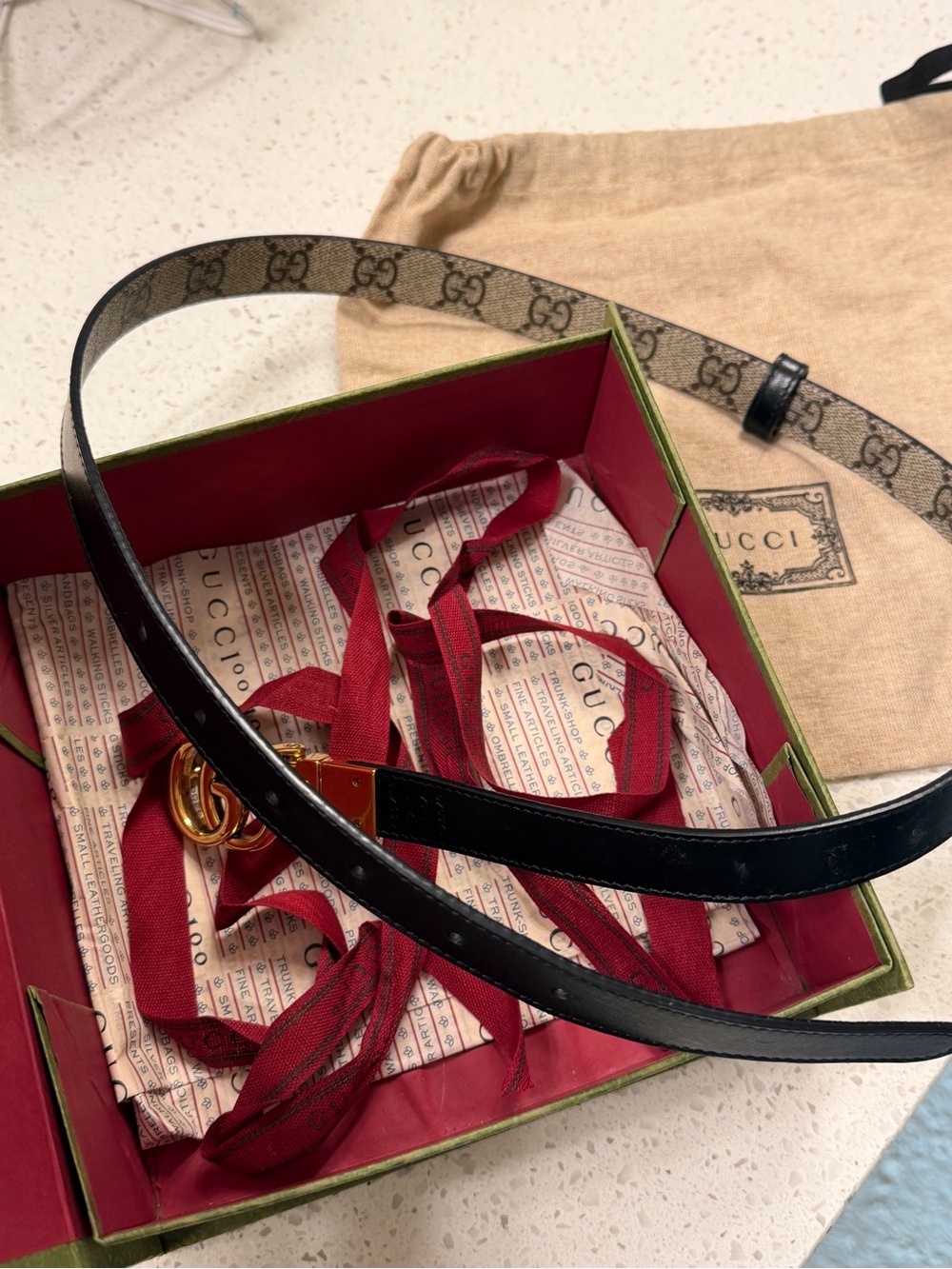 Gucci reversible Beige Monogram Canvas Belt with Gold Buckle - Picture 7 of 8